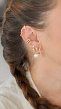 Load image into Gallery viewer, Sparkly Helix Cuff